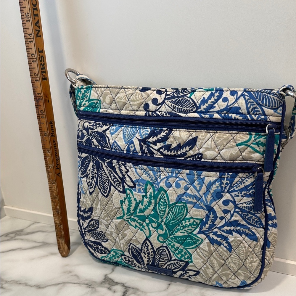 Vera Bradley retired pattern hipster crossbody bag in the Santiago design - Picture 4 of 10